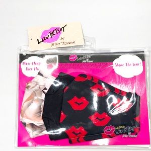 BETSEY JOHNSON Kiss Love Lips Roses FACE MASK‎ SET